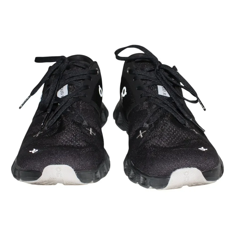 On Cloud X 3 in Black Size 8